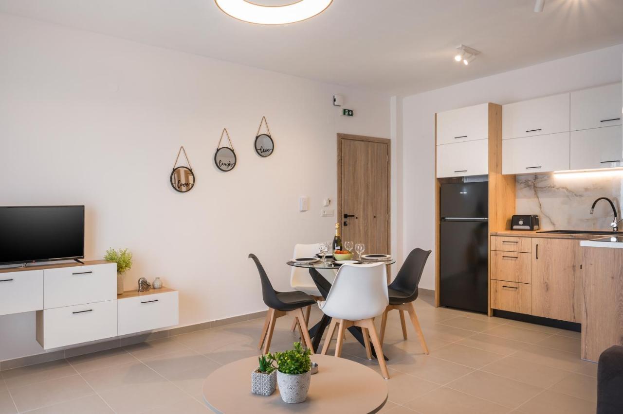 Indigo Blue Seaside Deluxe Apartments 키사모스 외부 사진
