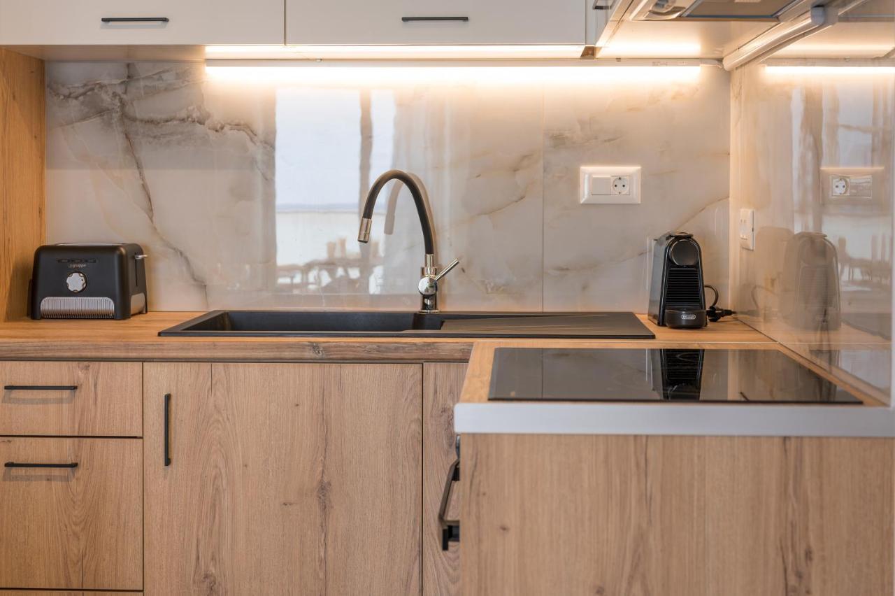 Indigo Blue Seaside Deluxe Apartments 키사모스 외부 사진